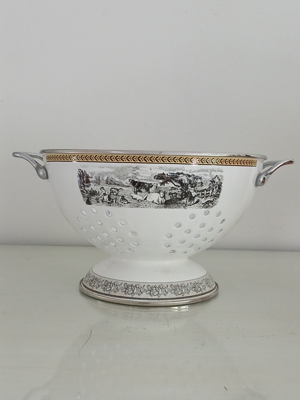 Villeroy & Boch AUDUN FERME Colander Enamel Black White Florals Pastoral Scene
